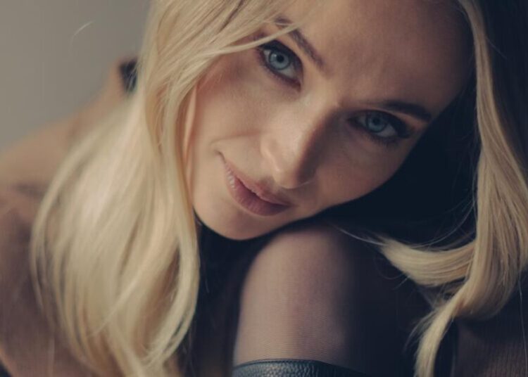 Sophie Turner loves messy characters like those in ‘Steal’: They’re ‘quite liberating to play’