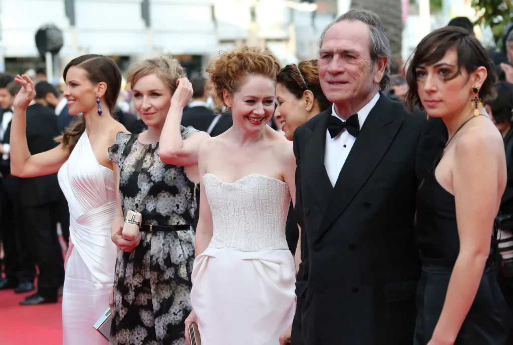 Tommy Lee Jones and his daughter Victoria pose as they arrive for the screening of the film 
