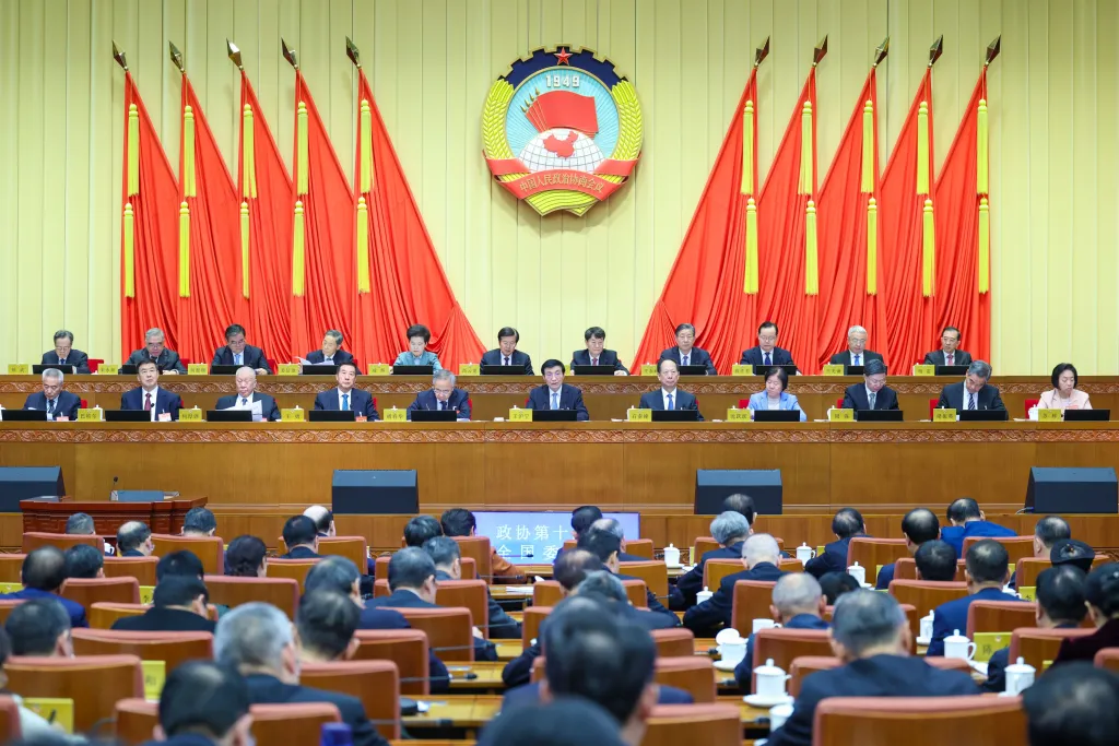 Wang Huning chairs the closing meeting of the 14th session of the Standing Committee of the 14th CPPCC National Committee.