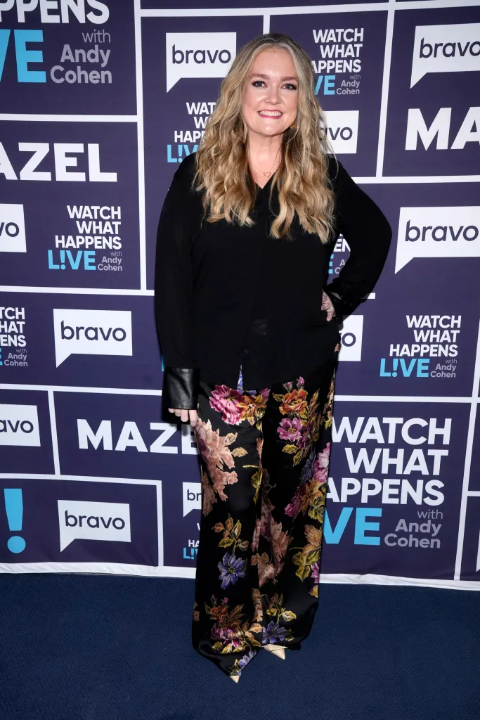 Colleen Hoover posing on a blue carpet with a 
