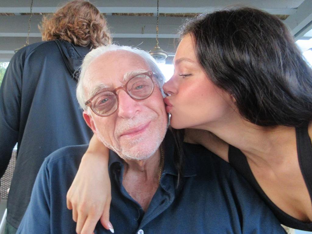 Nicola Peltz kissing her father Nelson Peltz on the cheek.
