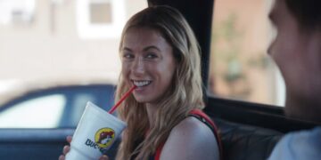 ‘Chasing Summer’ Review: Iliza Shlesinger Rom-Com Is a Sporadically Charming Collection of Contrivances