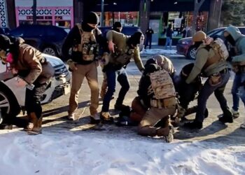 Major news outlets under fire for ‘tiptoeing’ around Trump admin lies after Pretti killing