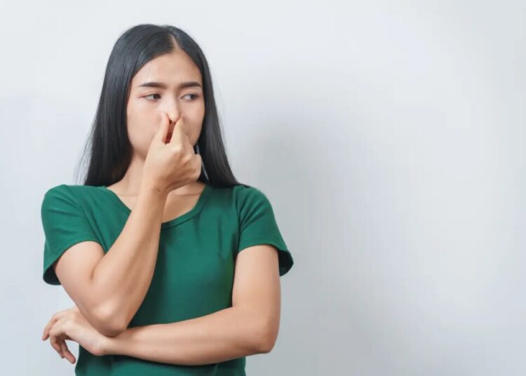 Dear Abby: Our neighbors’ property reeks of pungent mothballs