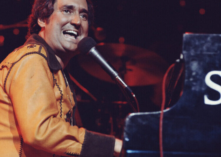Neil Sedaka, Singing Craftsman of Memorable Pop Songs, Dies at 86
