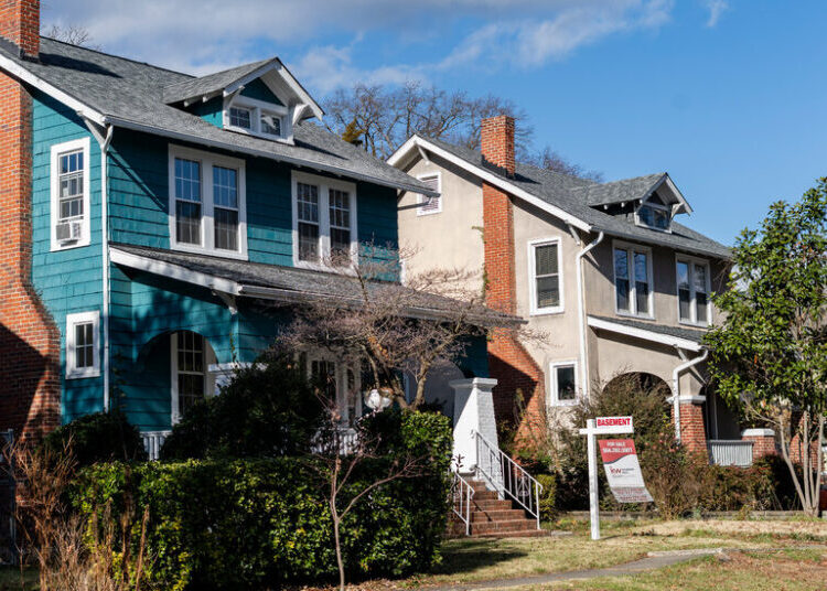 U.S. Mortgage Rates Fall Below 6% for First Time in Years