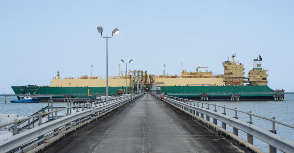 Venezuela’s Natural Gas, Not Oil, Might Be a Big Early Prize