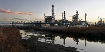 Supreme Court to Weigh Oil-Industry Effort to End a Major Climate Suit