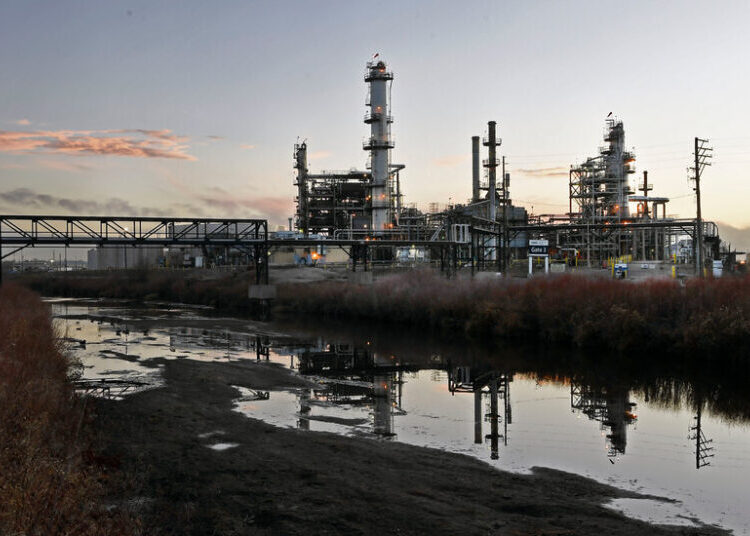 Supreme Court to Weigh Oil-Industry Effort to End a Major Climate Suit