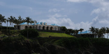 Epstein Built Ties to U.S. Customs Officers, Sparking Criminal Investigation