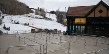 Western Ski Resorts and Their Terrible, Horrible, No Snow, Very Bad Year