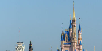 Disney’s Profit Wilts, Despite Streaming and Parks Growth