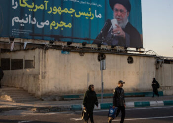 U.S. and Iranian Officials to Meet as Trump’s Threats Loom