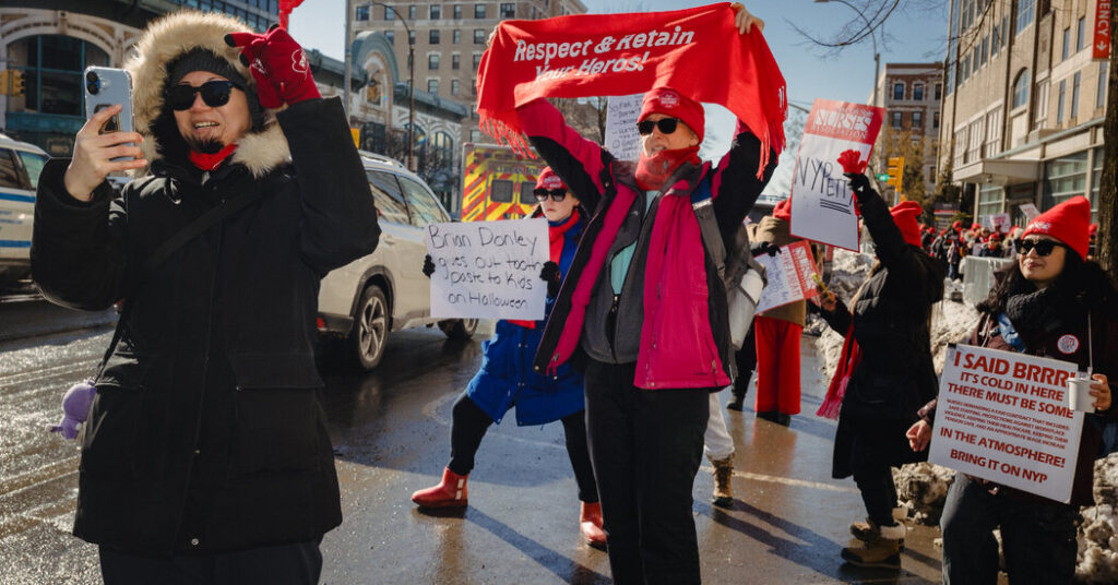 After Weeks of Rancor, a Glimmer of Hope in N.Y.C. Nurses’ Strike
