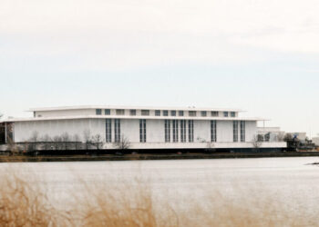 Trump’s Kennedy Center Shutdown Plan Jolts Workers and Performers