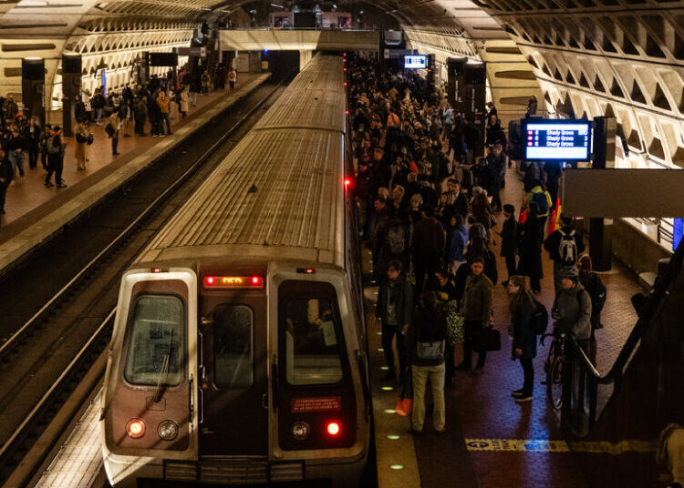 Trump Strips Job Protections From Thousands of Federal Workers