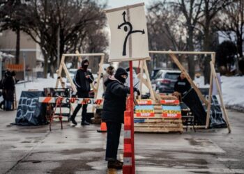 Minnesota’s ICE Watchers: How Tactics of 1960s Radicals Went Mainstream