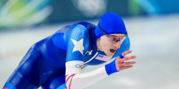 Jordan Stolz hits another gear to break an Olympic record.