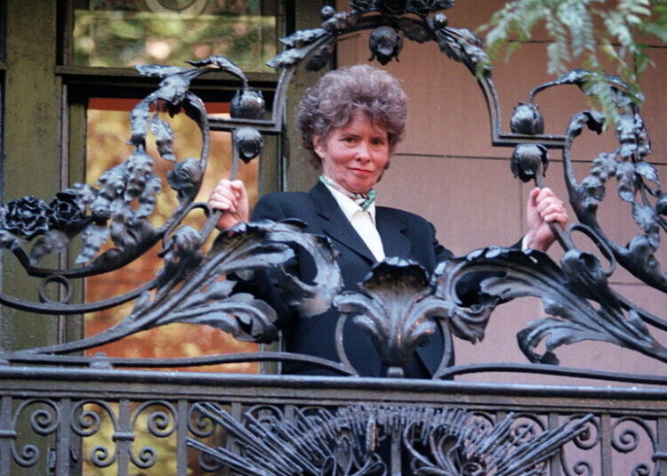 Suzannah Lessard Dies at 81; Stanford White Descendant Who Wrote a Haunting Family Memoir