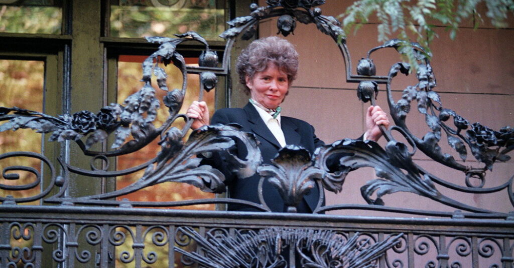 Suzannah Lessard Dies at 81; Stanford White Descendant Who Wrote a Haunting Family Memoir