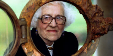 Millvina Dean, Titanic’s Last Survivor, Dies at 97