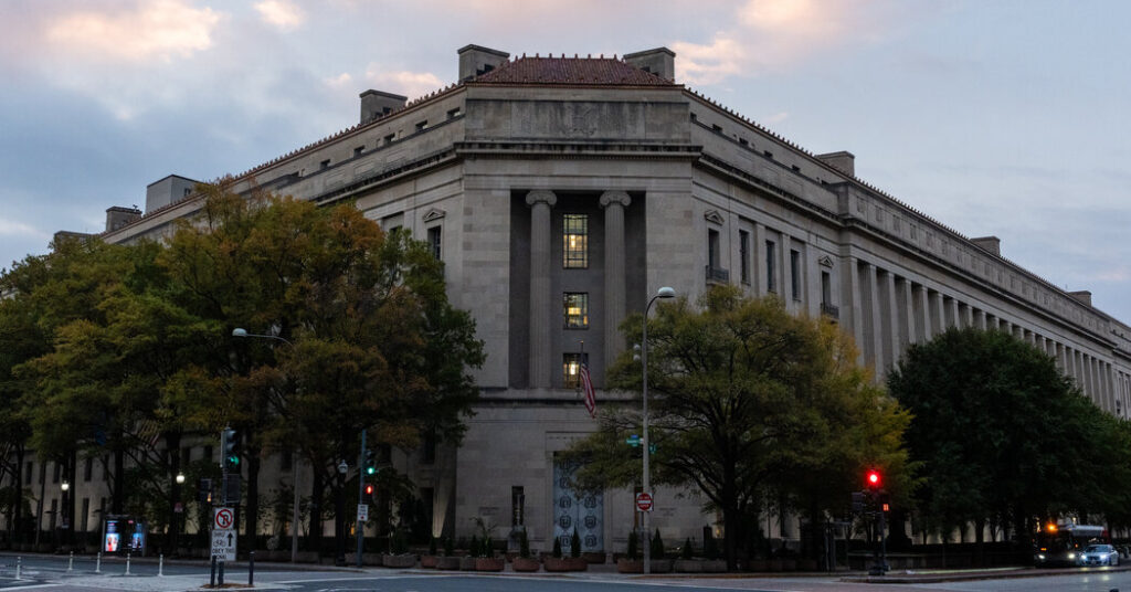 Demanding Support for Trump, Justice Dept. Struggles to Recruit Prosecutors