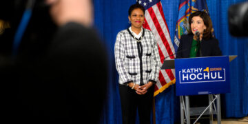 N.Y. House Democrats Unite to Endorse Hochul on Eve of Convention