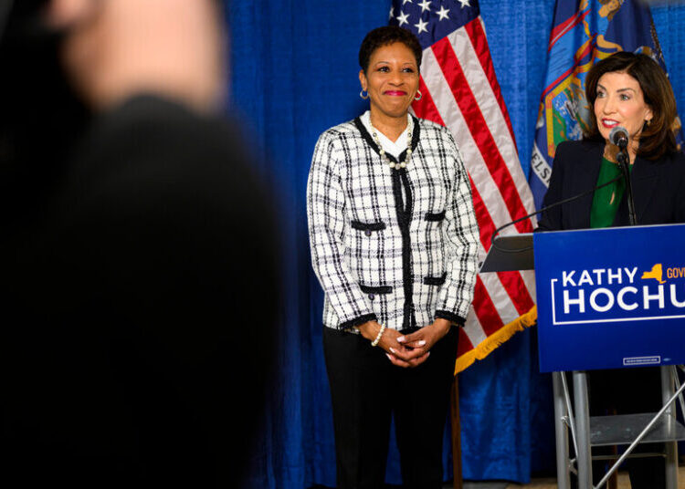 N.Y. House Democrats Unite to Endorse Hochul on Eve of Convention