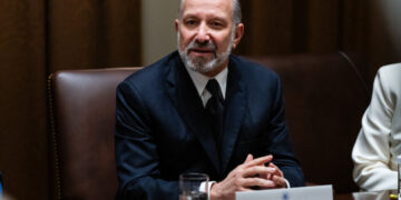 Files Detail Epstein’s Dealings With Commerce Secretary Howard Lutnick