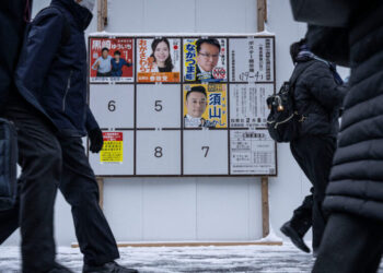 Heavy Snow Disrupts Japan Election, Forcing Polling Stations to Close Early