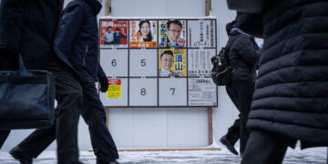Heavy Snow Disrupts Japan Election, Forcing Polling Stations to Close Early