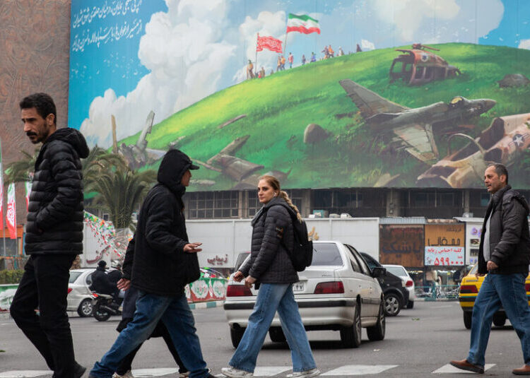 Iran Detains Prominent Opposition Figures, Expanding Crackdown on Dissent