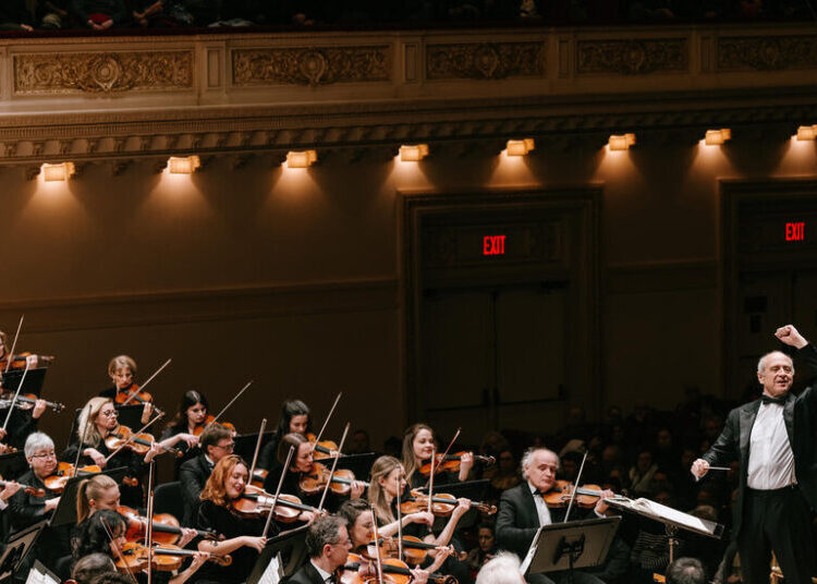 Review: Finding the Clarity in Mahler’s Enigmatic Third Symphony