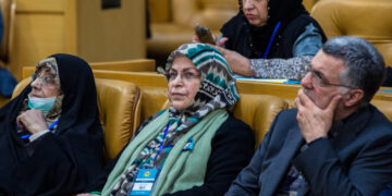 Iran Detains Prominent Political Figures, Expanding Crackdown on Dissent