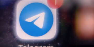 Russia Further Restricts Telegram, Escalating Internet Clampdown