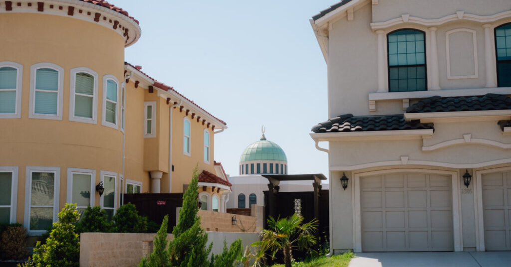 Without a Border ‘Invasion,’ Texas G.O.P. Turns to an Old Enemy, Islam