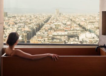 Champagne, Concierges and Emergency Sand: How the Ultra- Rich Travel