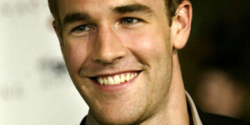 James Van Der Beek, Teenage Heartthrob of ‘Dawson’s Creek,’ Dies at 48