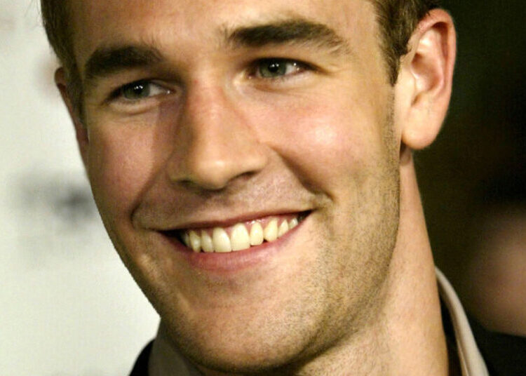 James Van Der Beek, Teenage Heartthrob of ‘Dawson’s Creek,’ Dies at 48
