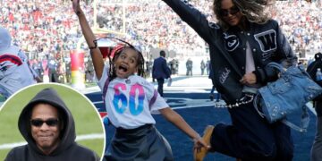 Beyoncé and Jay-Z’s daughters Blue Ivy, 14, and Rumi, 8, look all grown up at Super Bowl 2026 with dad