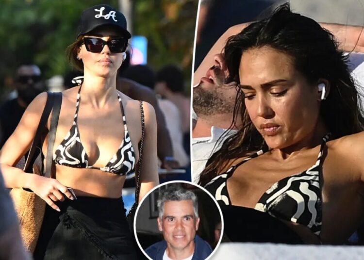 Bikini-clad Jessica Alba celebrates finalized Cash Warren divorce with Miami getaway
