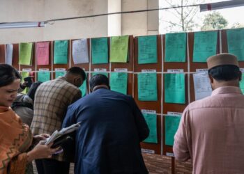 Bangladeshis Vote in Droves for Constitutional Change