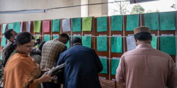 Bangladeshis Vote in Droves for Constitutional Change