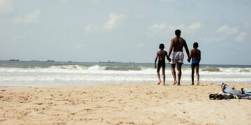 ‘My Father’s Shadow’ Review: The Double Frame of Memory