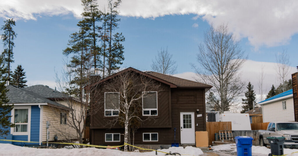 Before Mass Killing, Mental Breakdowns and Online Violent Extremism