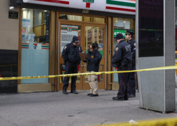 Man Is Fatally Shot at 7-Eleven Near Times Square