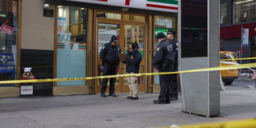 Man Is Fatally Shot at 7-Eleven Near Times Square