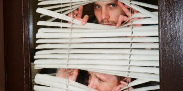 In ‘Neighbors,’ the Golden Rule Is ‘Get Off My Lawn’