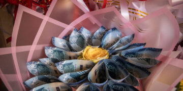 Can’t Buy Love? Kenya Bans Bouquets Made of Cash.