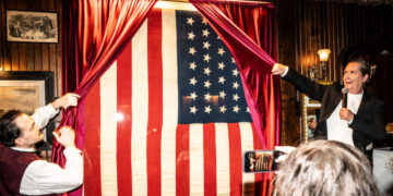 Abe Lincoln Fans Gather for Mutton Hunks and a Vintage American Flag